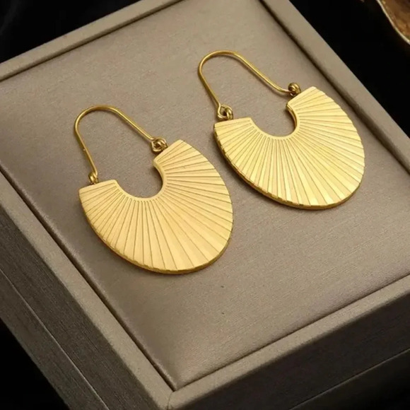 Crescent 18K Gold Plated Stainless Steel Waterproof Earrings - Picture 11 of 11